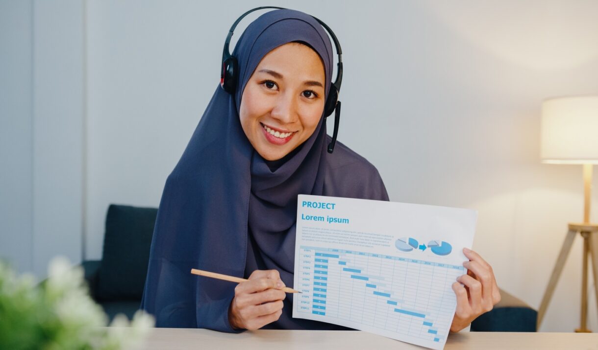 muslim lady using laptop talk to colleagues in vid 9YBZ8E8 1